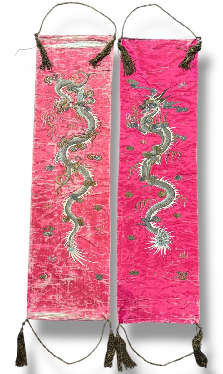 Pair Of Silk Panels With Oriental Themes - China 19th Century